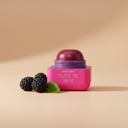 Hidratante Labial Cuide-se Bem Amoruda - superfície bege com amoras