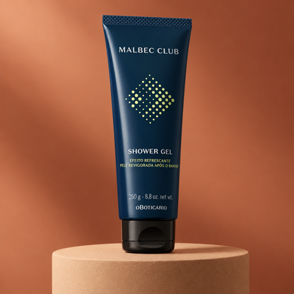 Shower Gel Malbec Club sobre base geométrica bege com fundo terracota