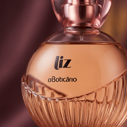 Detalhe premium do vidro e rótulo Liz