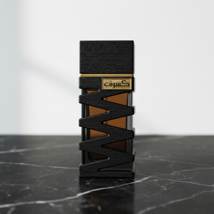 Kasoof Black Extract em superfície de mármore preto