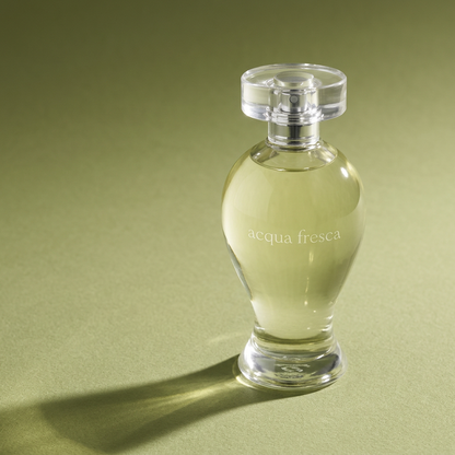 Acqua Fresca com iluminação lateral e sombra alongada