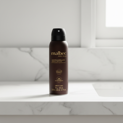Malbec Pure Gold em bancada minimalista com textura mármore