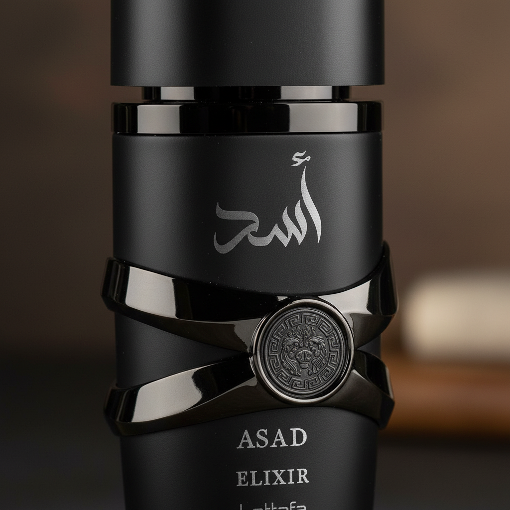 Close-up detalhes logo caligrafia árabe e design armadura Asad Elixir