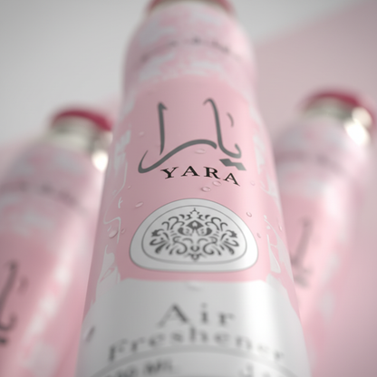Detalhe do logo e caligrafia árabe do Lattafa Yara