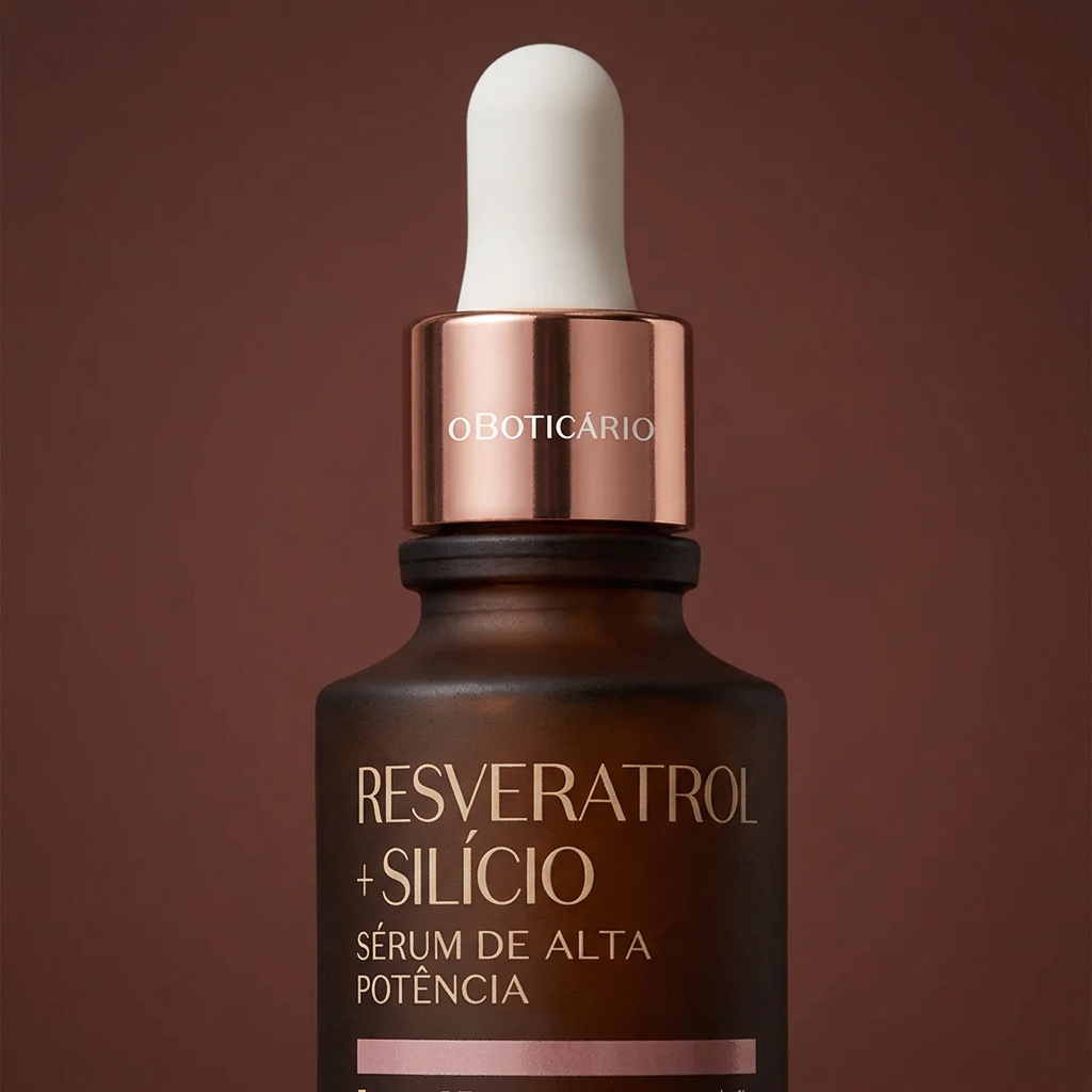 Detalhe premium do conta-gotas e rótulo Botik