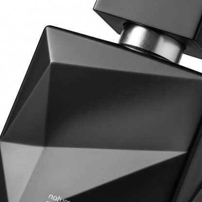 Essencial Exclusivo Homme - Détail texture géométrique du flacon