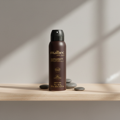 Lifestyle Malbec Pure Gold em prateleira moderna minimalista