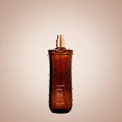 Óleo Glorioso Nativa SPA Ameixa 85ml - fundo bege com gotas de água