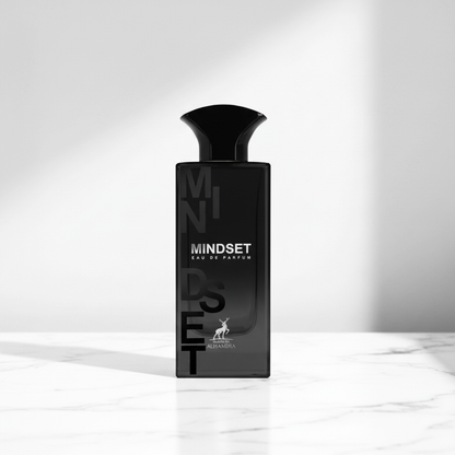 Mindset em bancada minimalista com textura branca