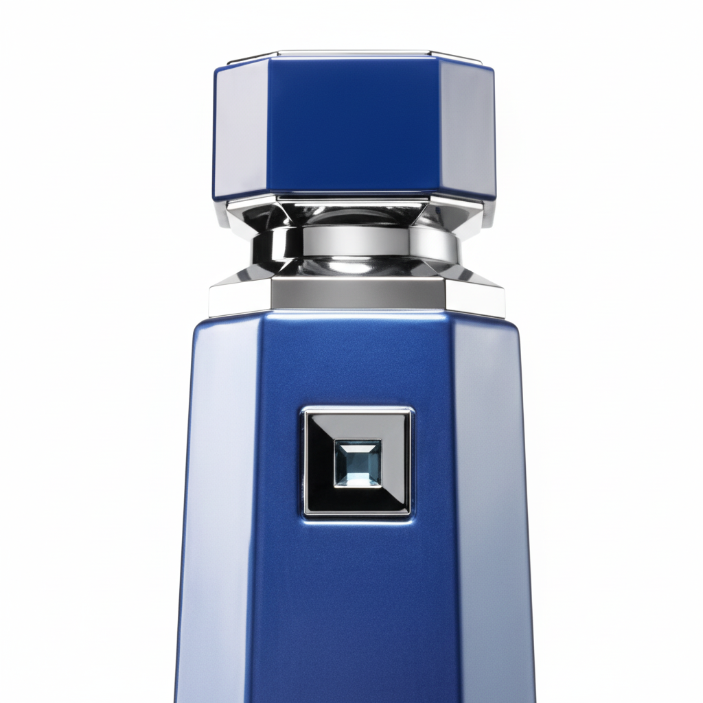 Azzure Aoud French Avenue - Détail minimaliste bouchon et logo