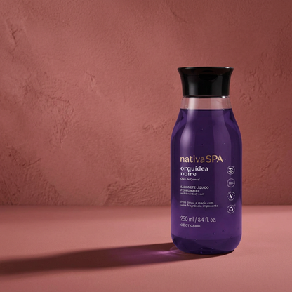 Nativa SPA Orquídea Noire com luz lateral e sombra em cenário rosa
